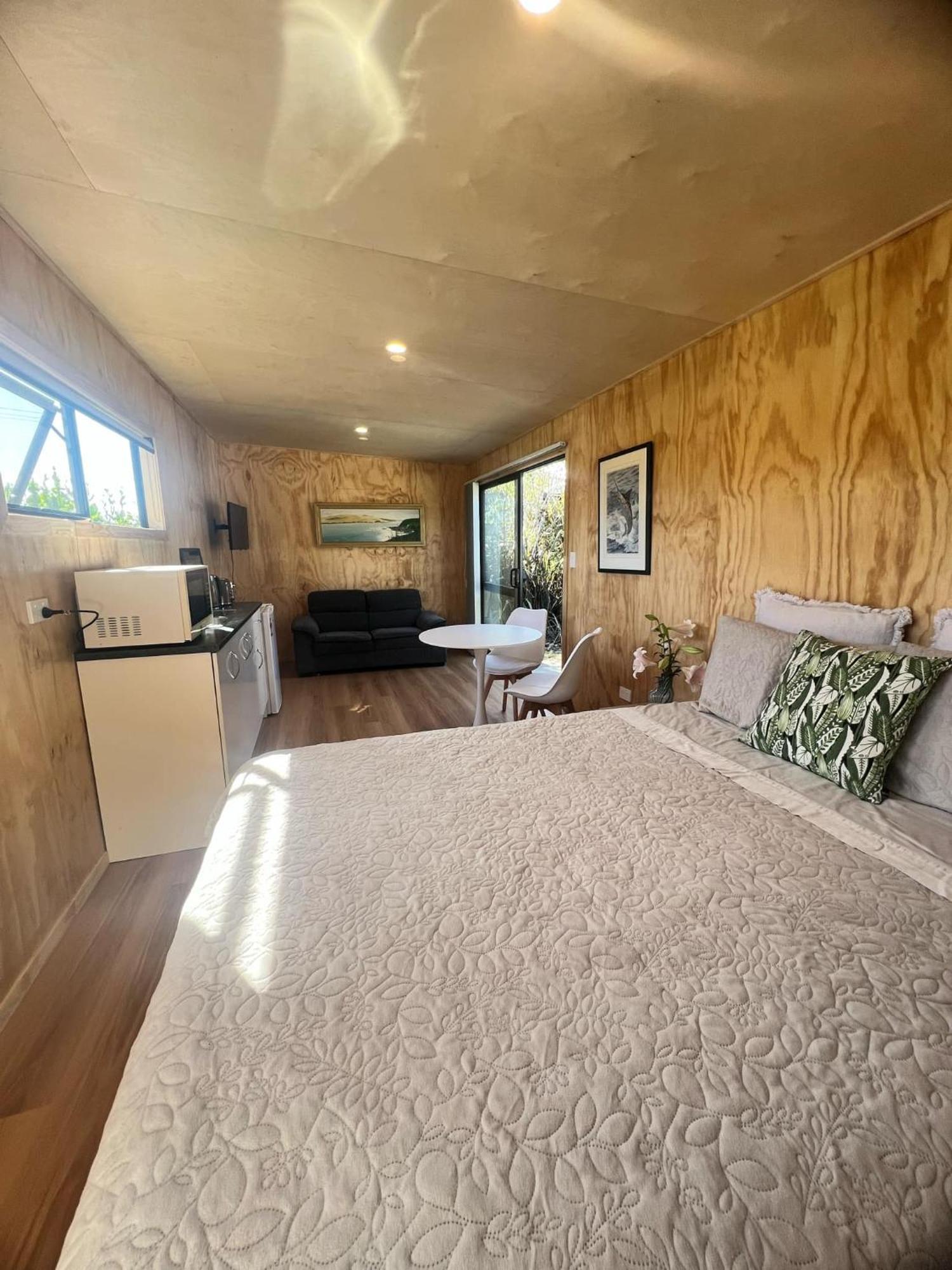 Mangawhai Room And Studio Экстерьер фото